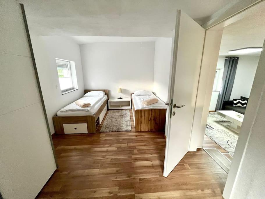 Ab Apartment Moderne Zweizimmerwohnung วิลลาค ภายนอก รูปภาพ