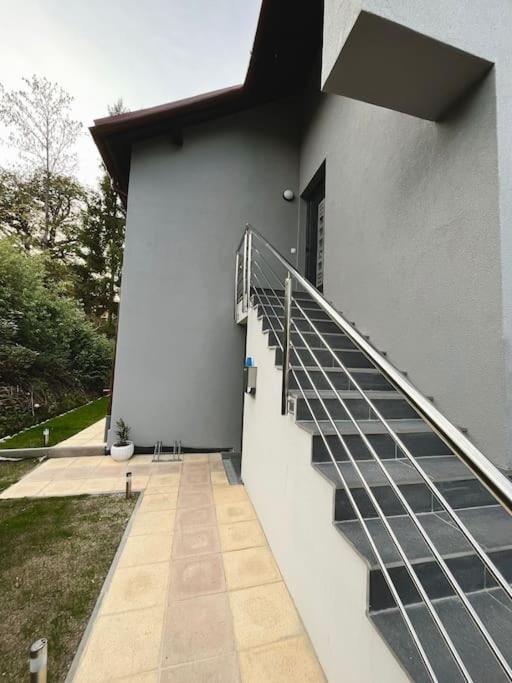 Ab Apartment Moderne Zweizimmerwohnung วิลลาค ภายนอก รูปภาพ